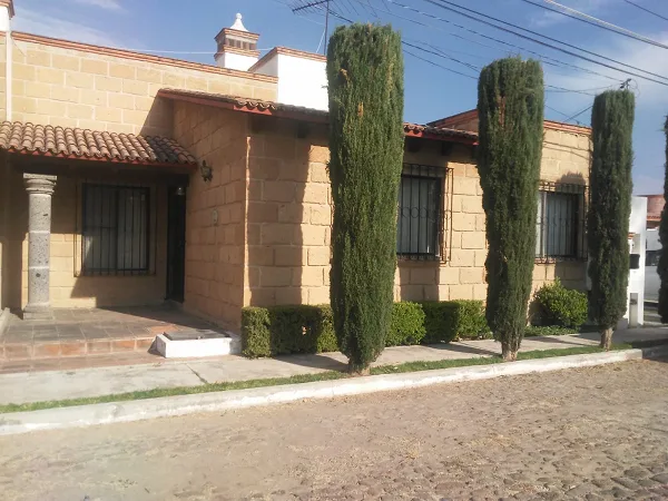 CASA EN VENTA EN HACIENDAS RESIDENCIALES DE TEQUISQUIAPAN QRO