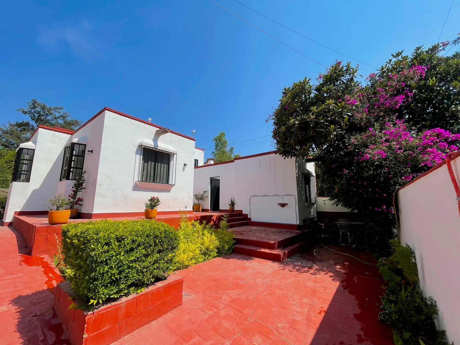 CASA EN RENTA EN FRACCIONAMIENTO LOS CLAUSTROS EN TEQUISQUIAPAN QRO.