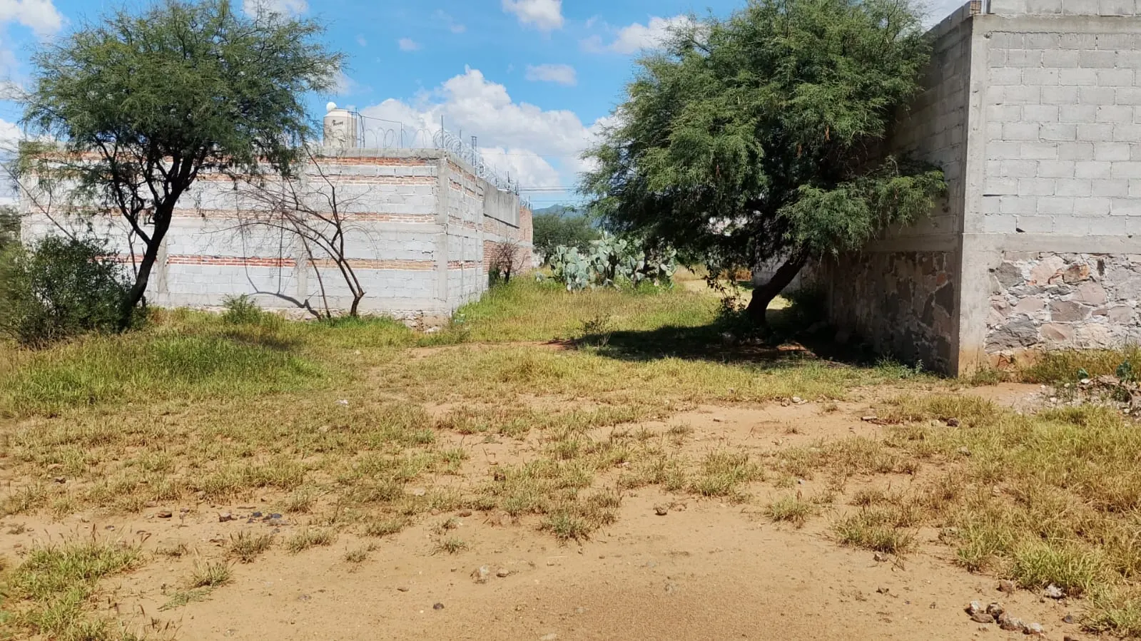 TERRENO EN VENTA EN  COMUNIDAD LA CHARRETERA EN TEQUISQUIAPAN QRO